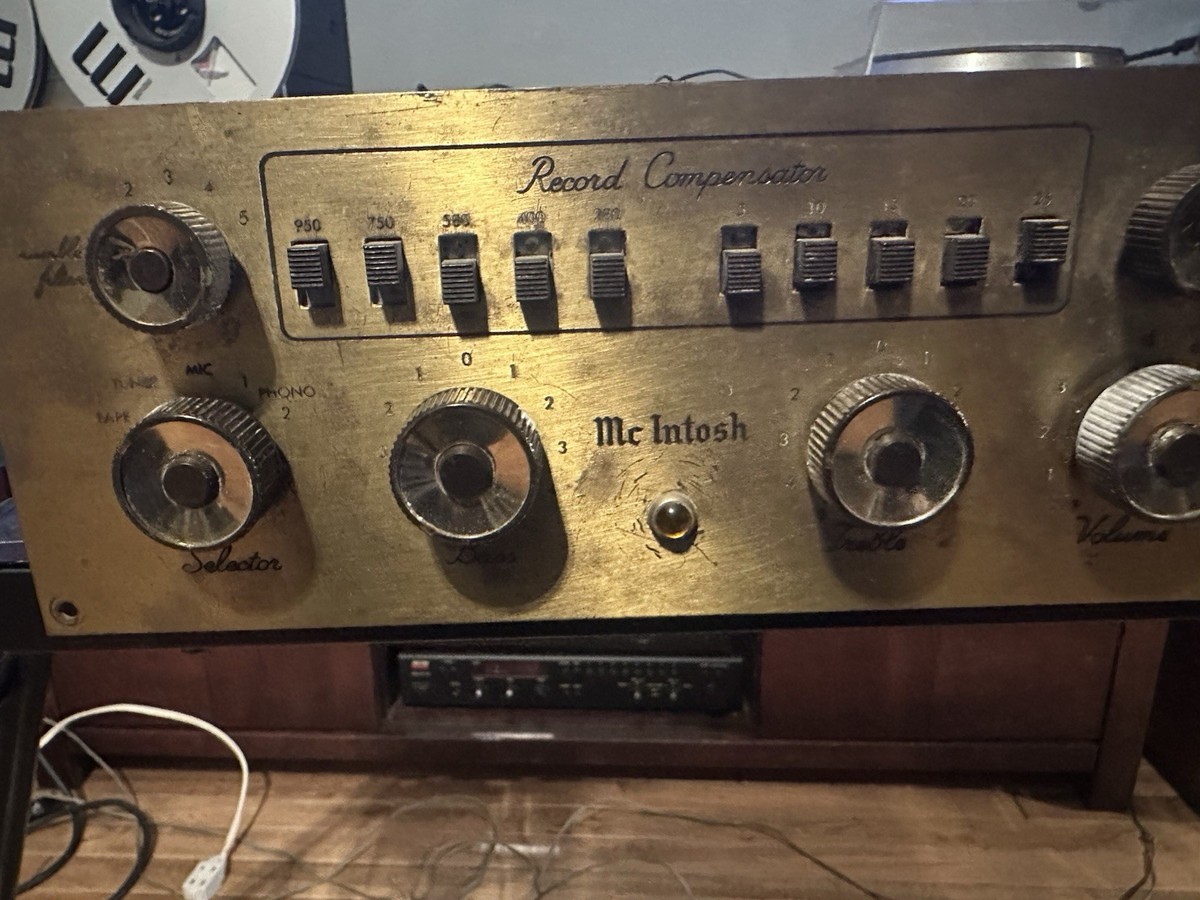 McINTOSH C-8 RECORD COMPENSATOR / VACUUM TUBE PREAMPLIFIER