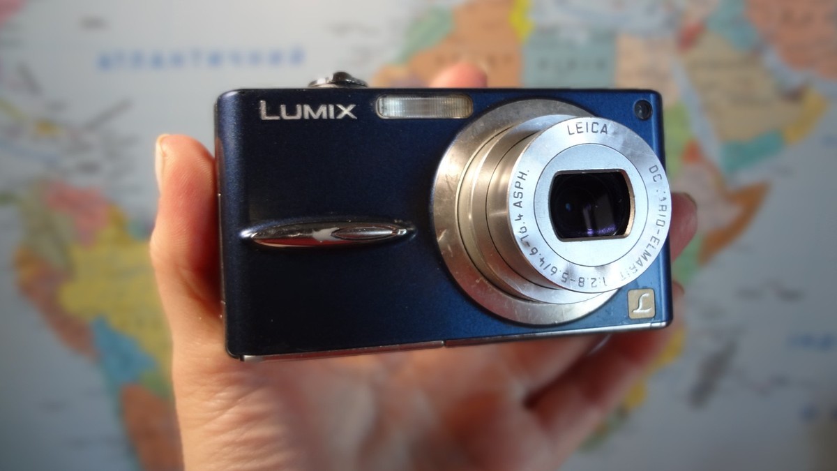 Panasonic LUMIX DMC-FX30 7.2 MP Digital Camera - Blue Fully