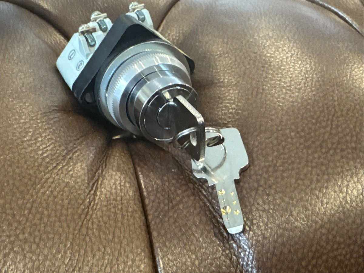 NEW Todensha STCRJ2 42 Z17 Cam Key Switch 4-Position AC600V 20A