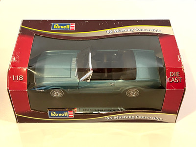 Revell 1965 Ford Mustang Convertible Aqua #8753 Diecast Model Car