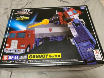 TAKARA TOMY Transformers Masterpiece MP-44 Optimus Prime Convoy