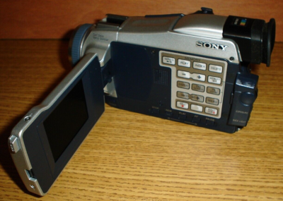 Sony DCR-TRV18 Digital HandyCam Super SteadyShot Video Camera