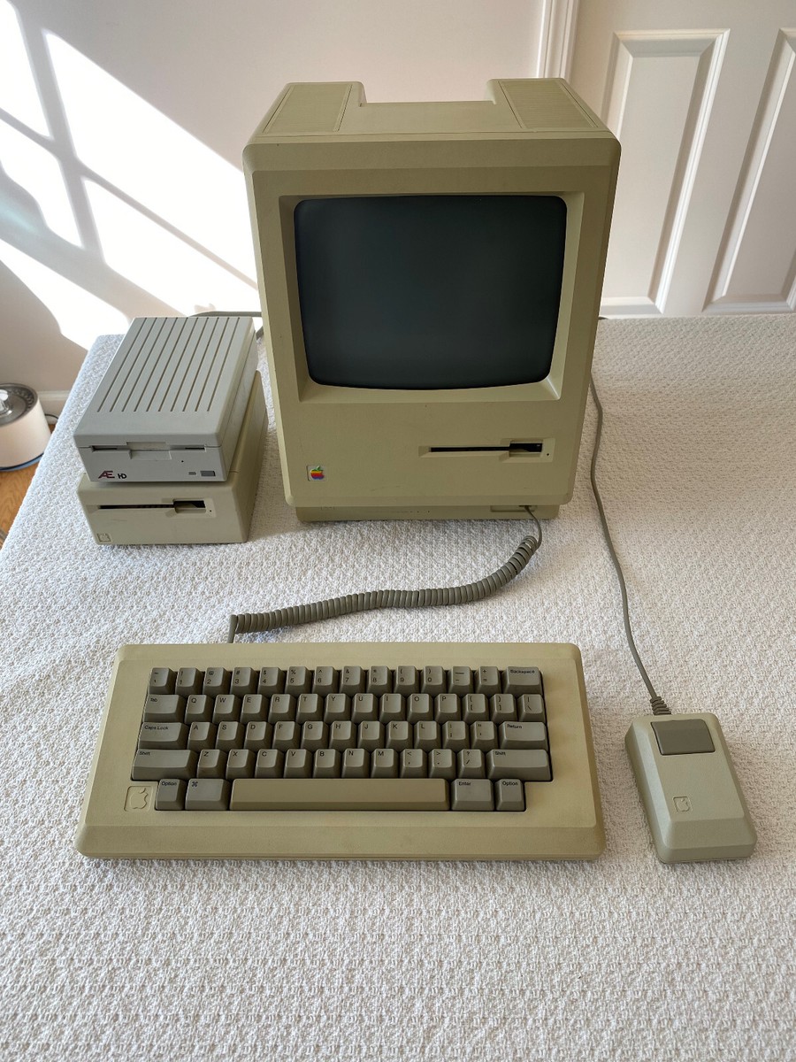 Vintage Apple Macintosh 128K M0001 Computer with Keyboard/Mouse
