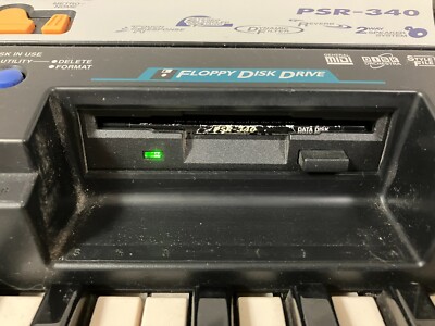 YAMAHA PortaTone PSR-340 Arranger Keyboard Synthesizer 61-key w