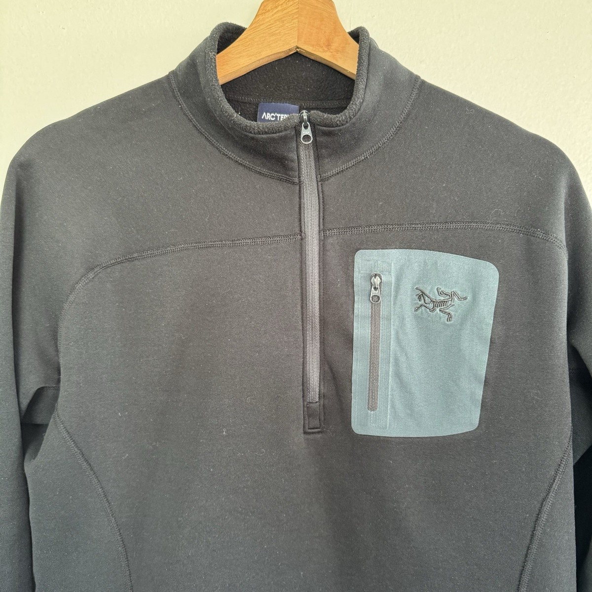 Vintage Arc'teryx Sweatshirt Mens Medium Black Outdoor 1/4 Zip