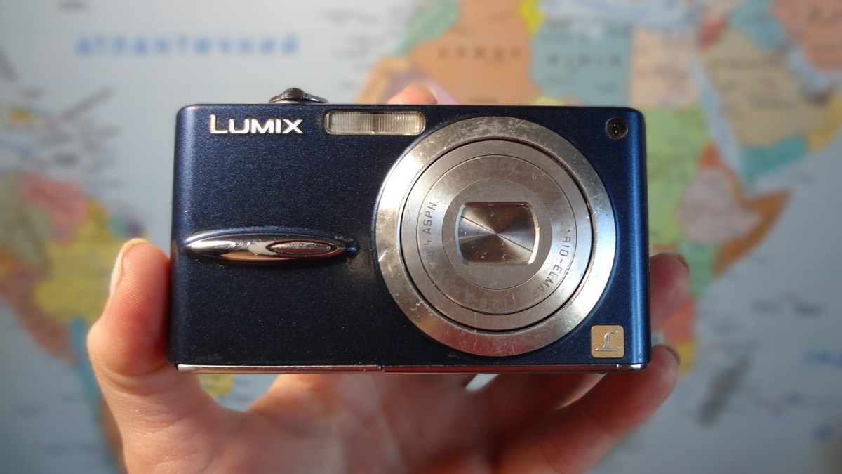 Panasonic LUMIX DMC-FX30 7.2 MP Digital Camera - Blue Fully