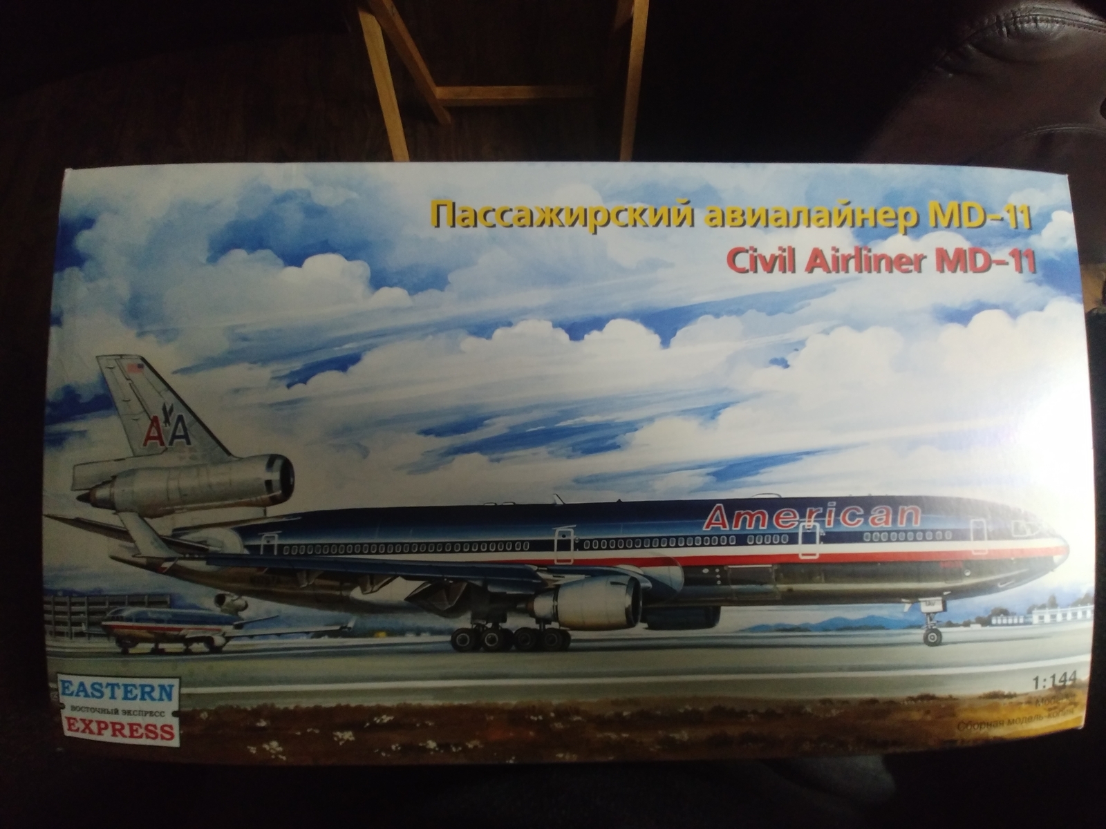 Eastern Express 1/144 McDonnell Douglas MD-11 KLM Civil Airliner