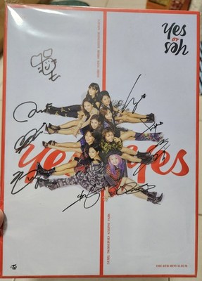 LOONA Olivia Hye & Gowon Autographed Signed Promo Album LOOSSEMBLE