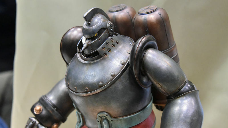 重さ2kg超・全高37cmの重厚な「鉄人28号」 - GIGAZINE