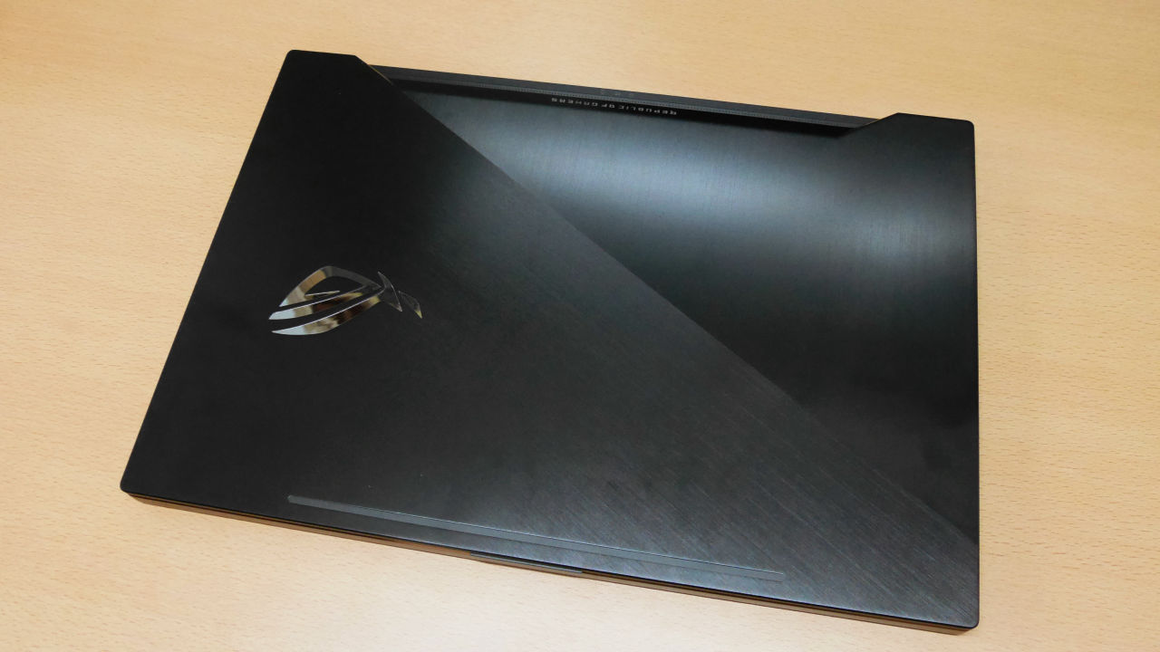GTX1070を搭載する激薄のMAX-Q対応ゲーミングノートPC「ASUS ROG