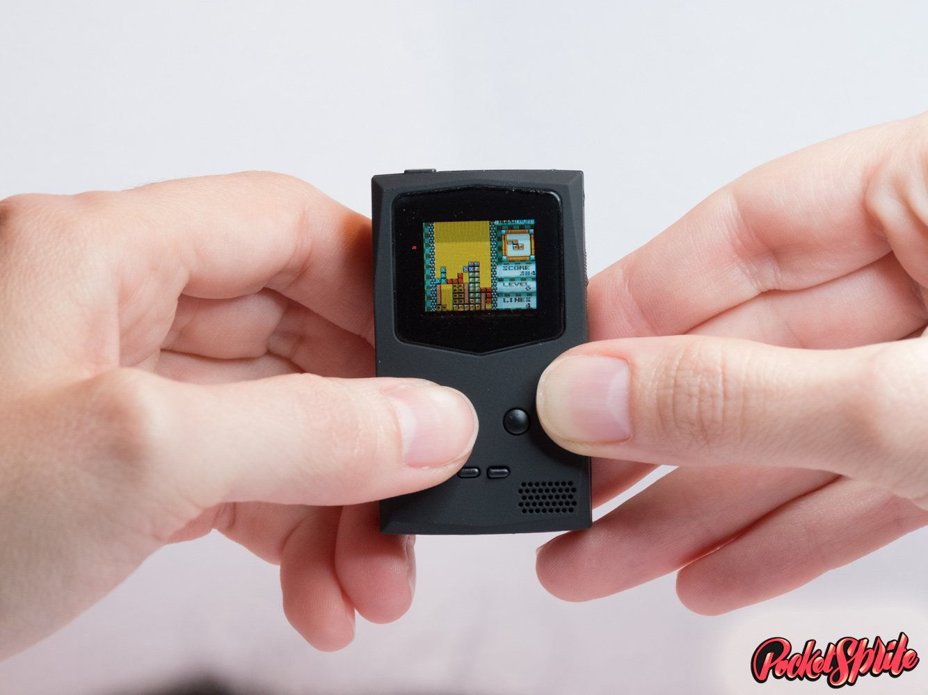 世界最小・キーホルダーサイズの携帯ゲーム機「PocketSprite」が登場