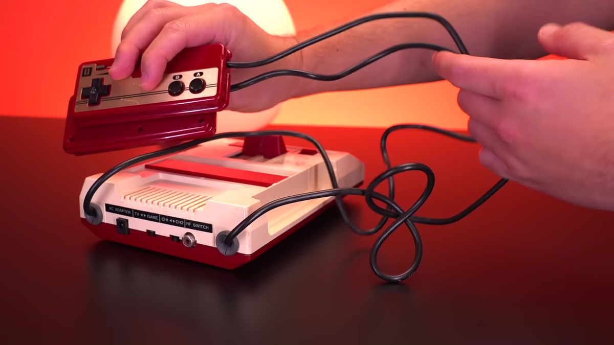 海外版ファミコンで実際には使われなかった拡張スロットに接続する