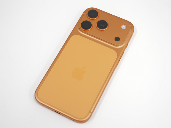iPhone 17 Proの新色コズミックオレンジがローズゴールドのような色に