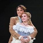 宝塚歌劇星組公演「夜明けの光芒」開幕 主演の暁千星が好演 ヒロインに