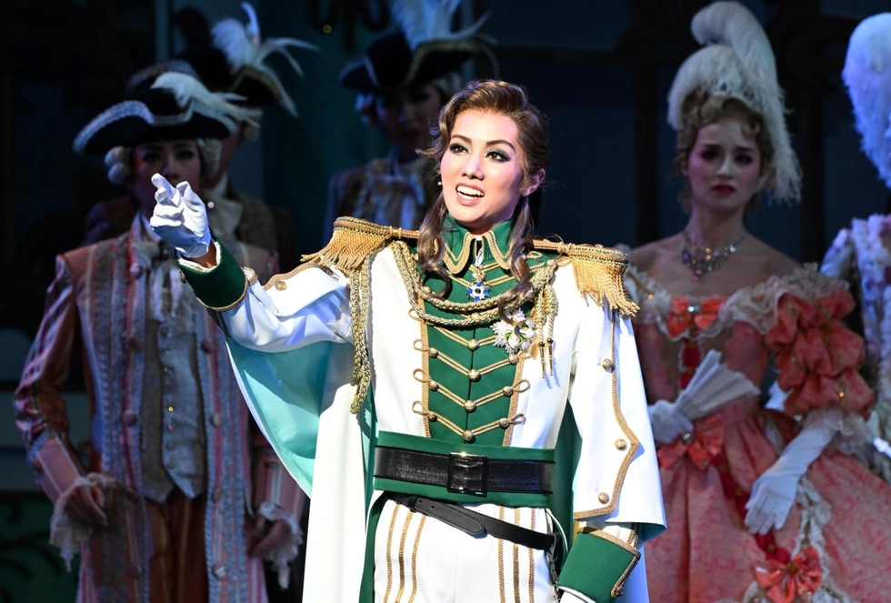 宝塚雪組公演「ベルサイユのばら」開幕 初演から50周年 トップ彩風の