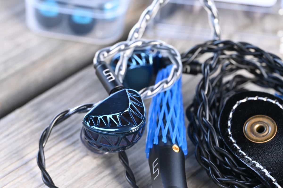 中華イヤホン Unique Melody Maven Pro レビュー】高解像で奥行きの