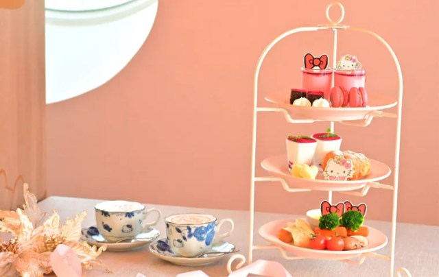 ハローキティの冬限定アフタヌーンティーが HELLO KITTY SMILE の
