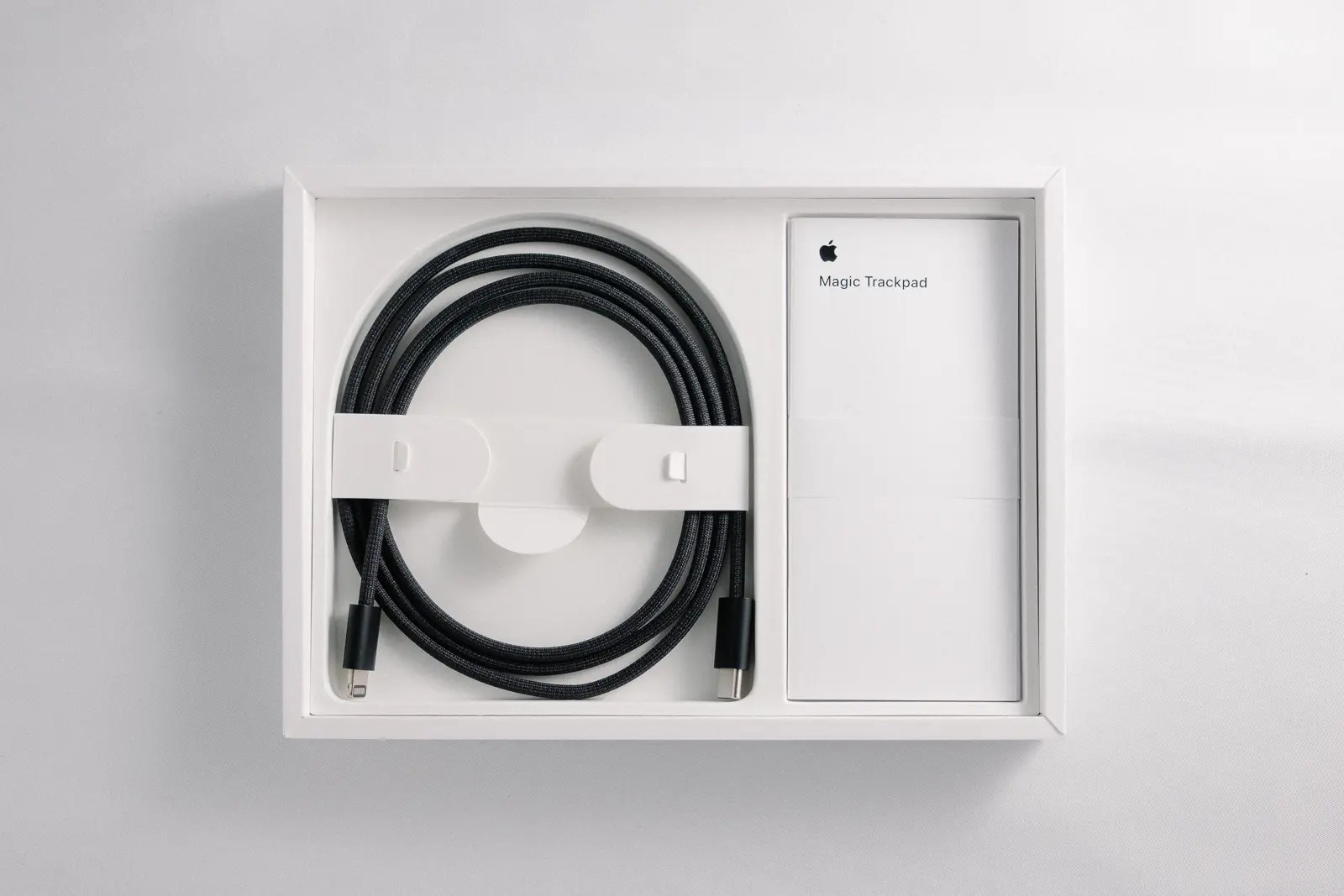 AppleのMagic Trackpad・ブラックのレビュー【極上の触感】