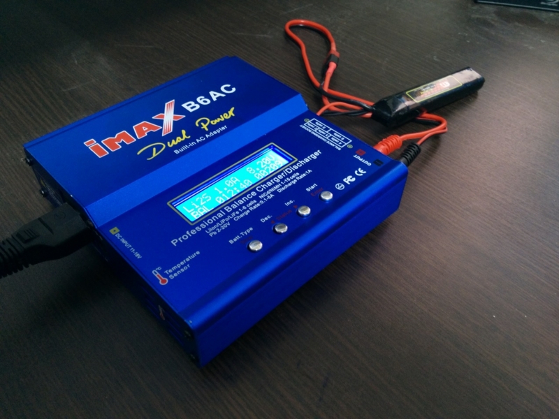 多種多様なバッテリーに対応する、YOKOMO(ヨコモ)製急速充放電気 YZ