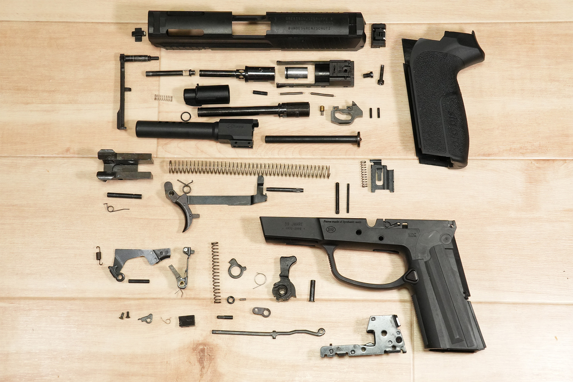 KSC製ガスブローバックハンドガン、SIG PRO SP2009の分解レビュー