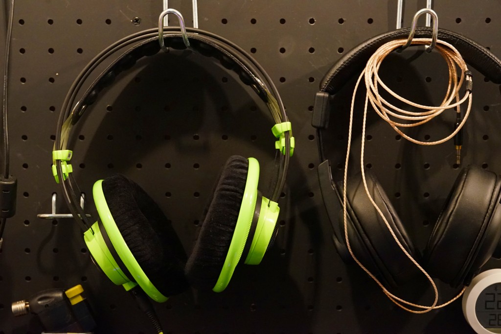 今度はAKG Q701のイヤーパッドをAliexpressで買って交換しました