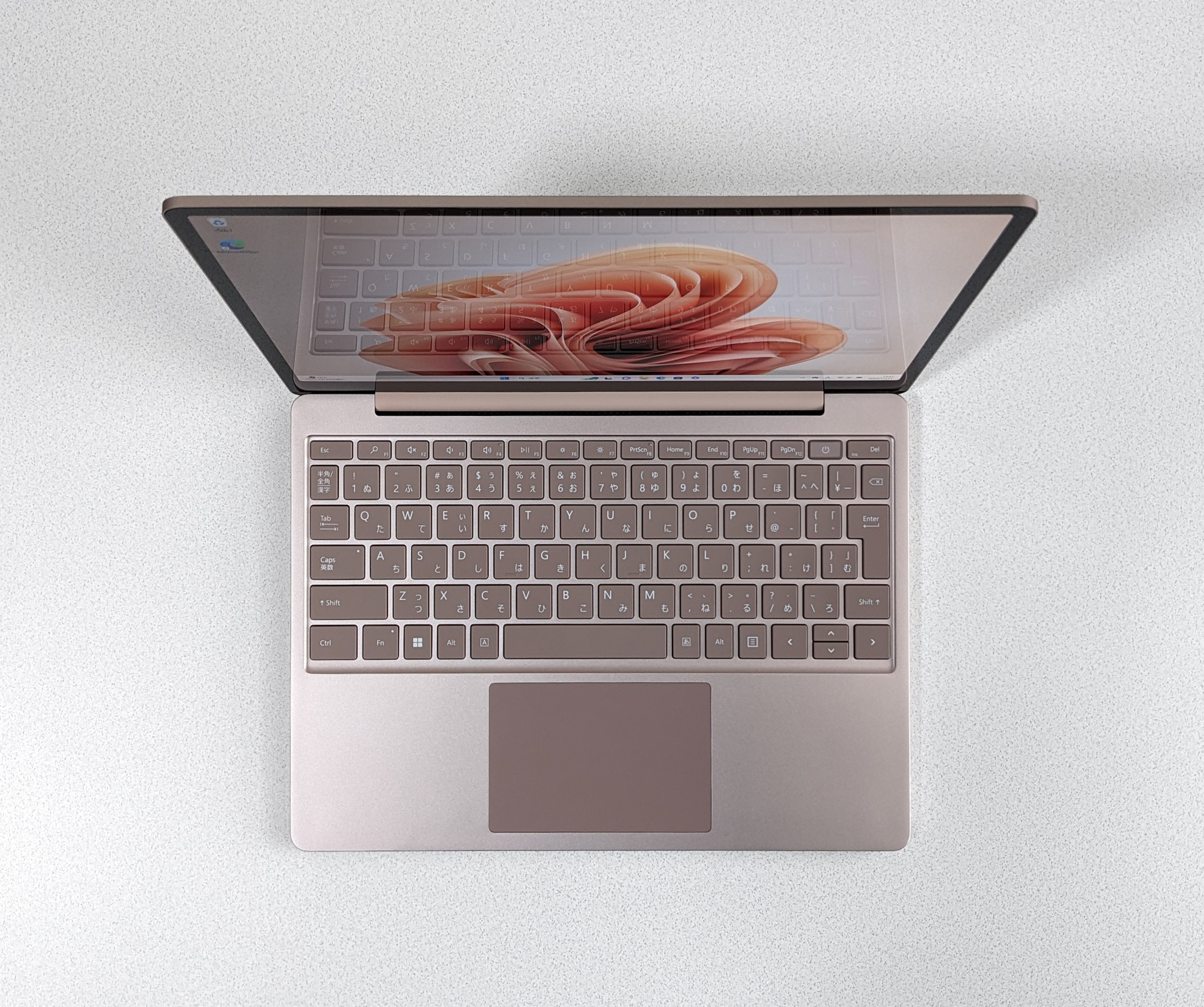 Surface Laptop Go 3 (サンドストーン)のレビュー