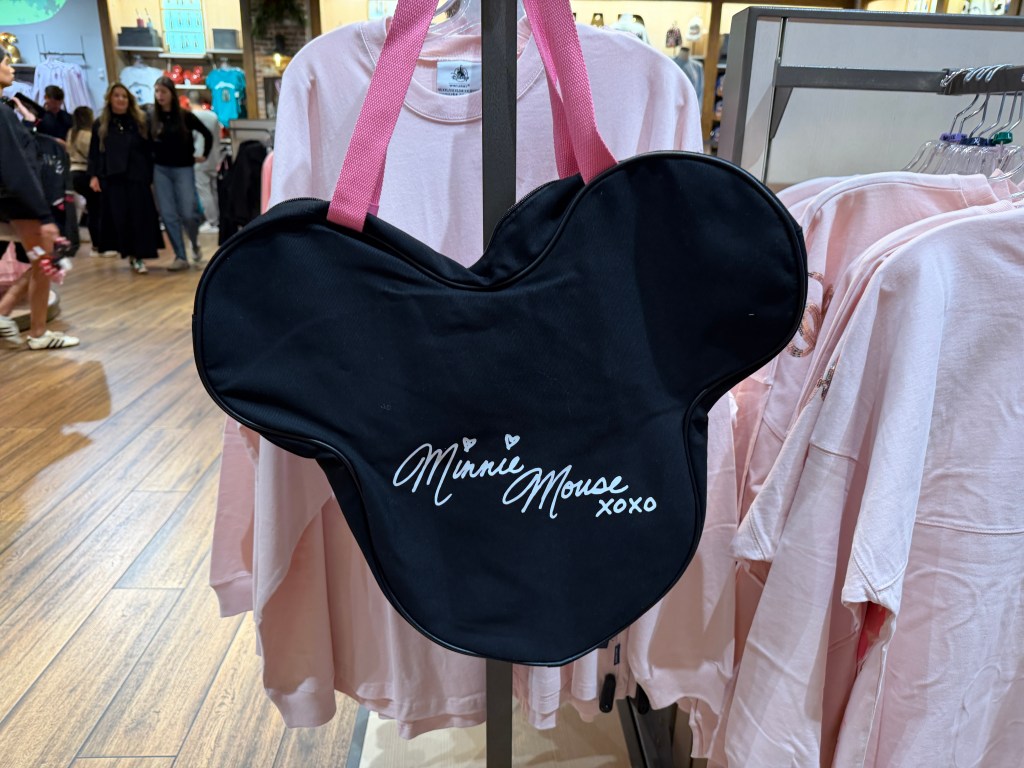 ミニーのビッグフェイスが目を引くバレンタイン♡キャンバストートが