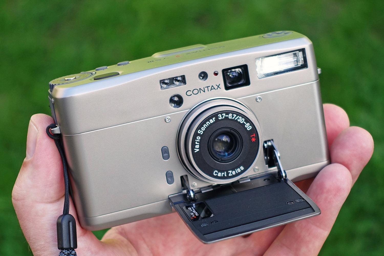 Compact camera mega test: The Contax Tvs III, hot property? - EMULSIVE