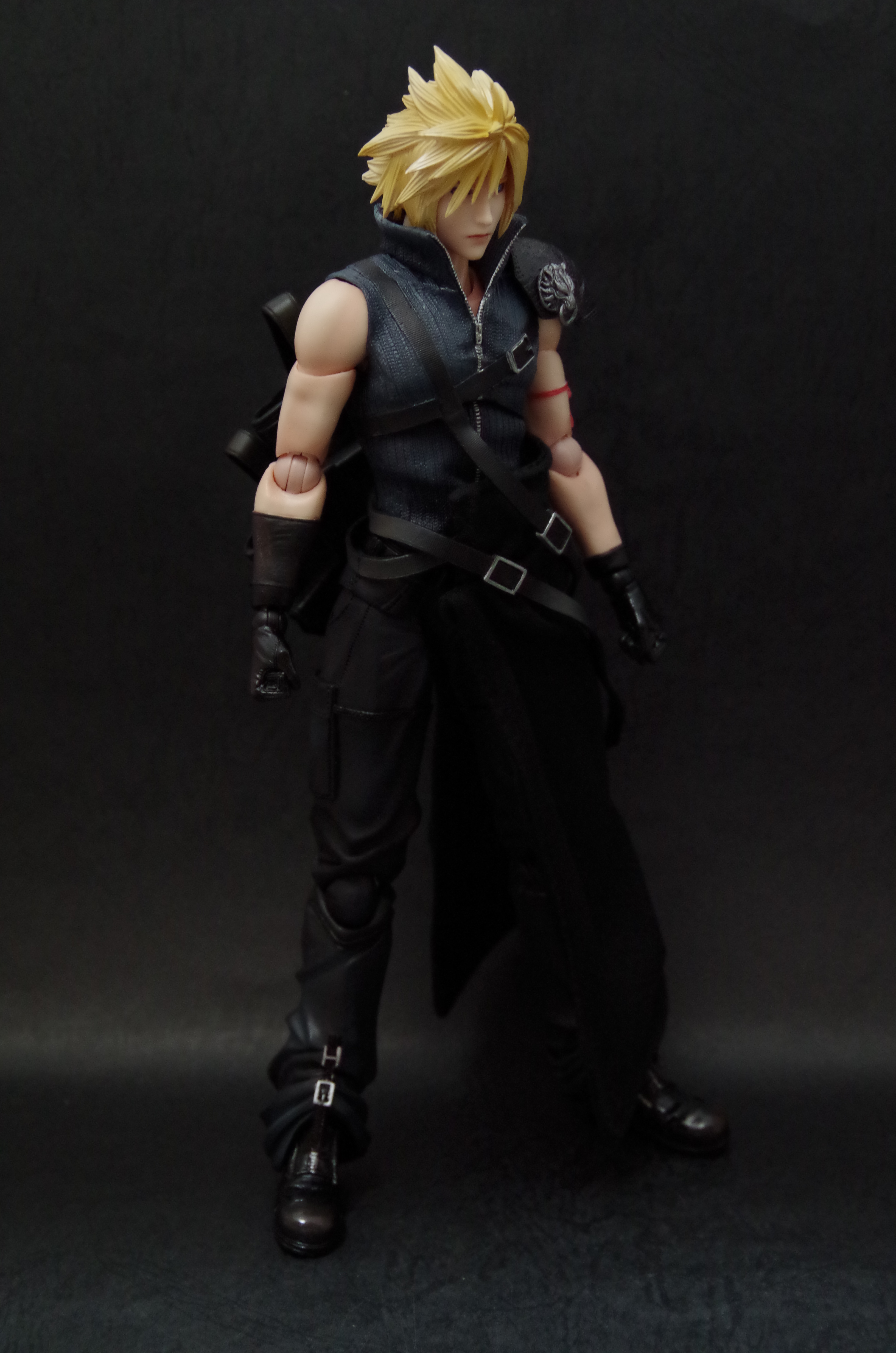 FINAL FANTASY VII ADVENT CHILDREN PLAY ARTS改 クラウド・ストライフ