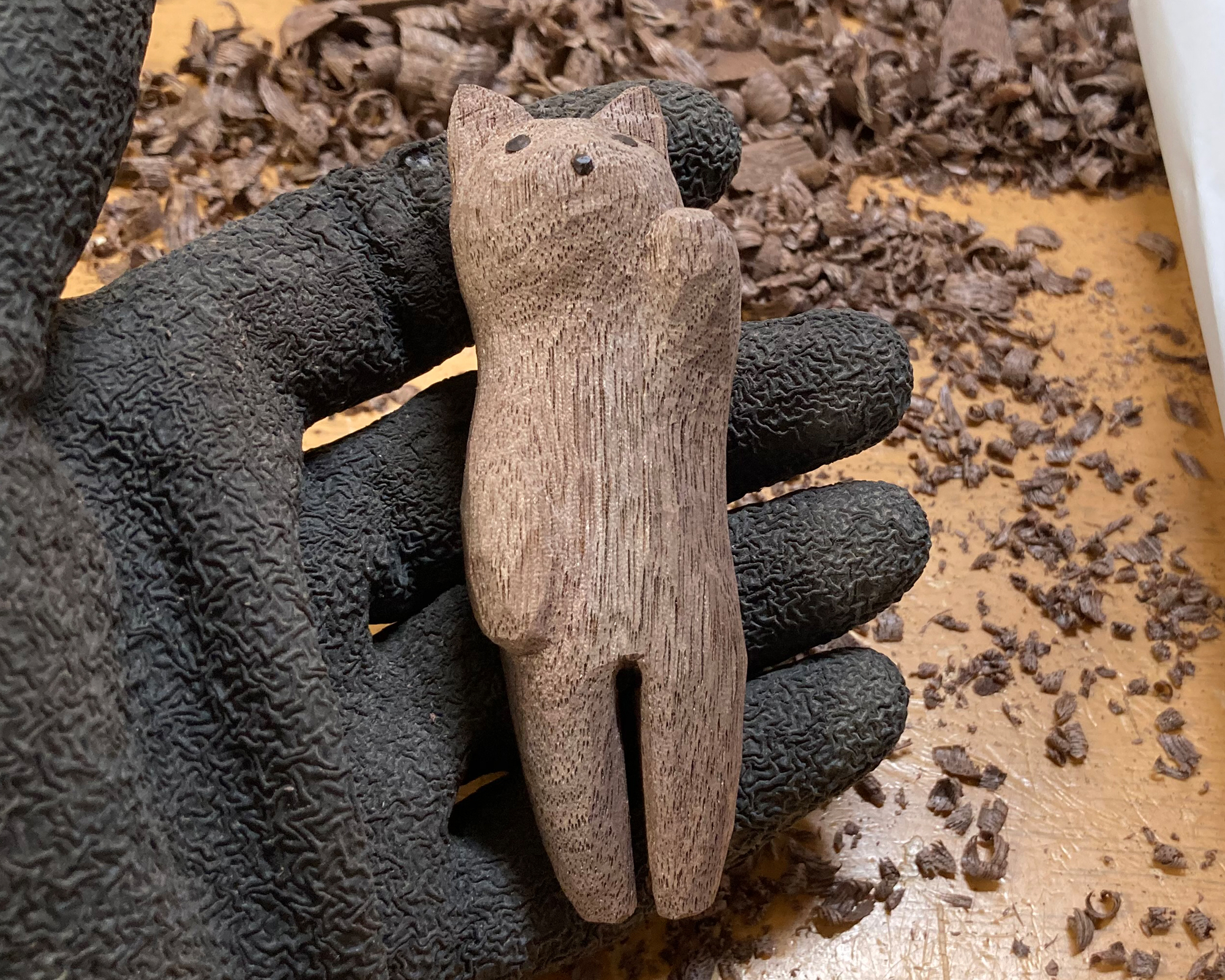 壁に掛ける招き猫（木彫りの木製招き猫を壁に掛けられるようにしてみ