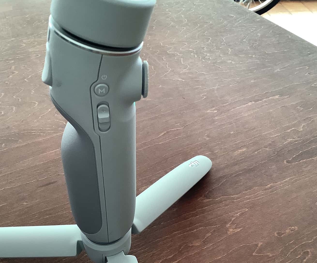 スマホ撮影の手ブレ補正にDJI「OM5」スマホ用ジンバル（スタビライザー