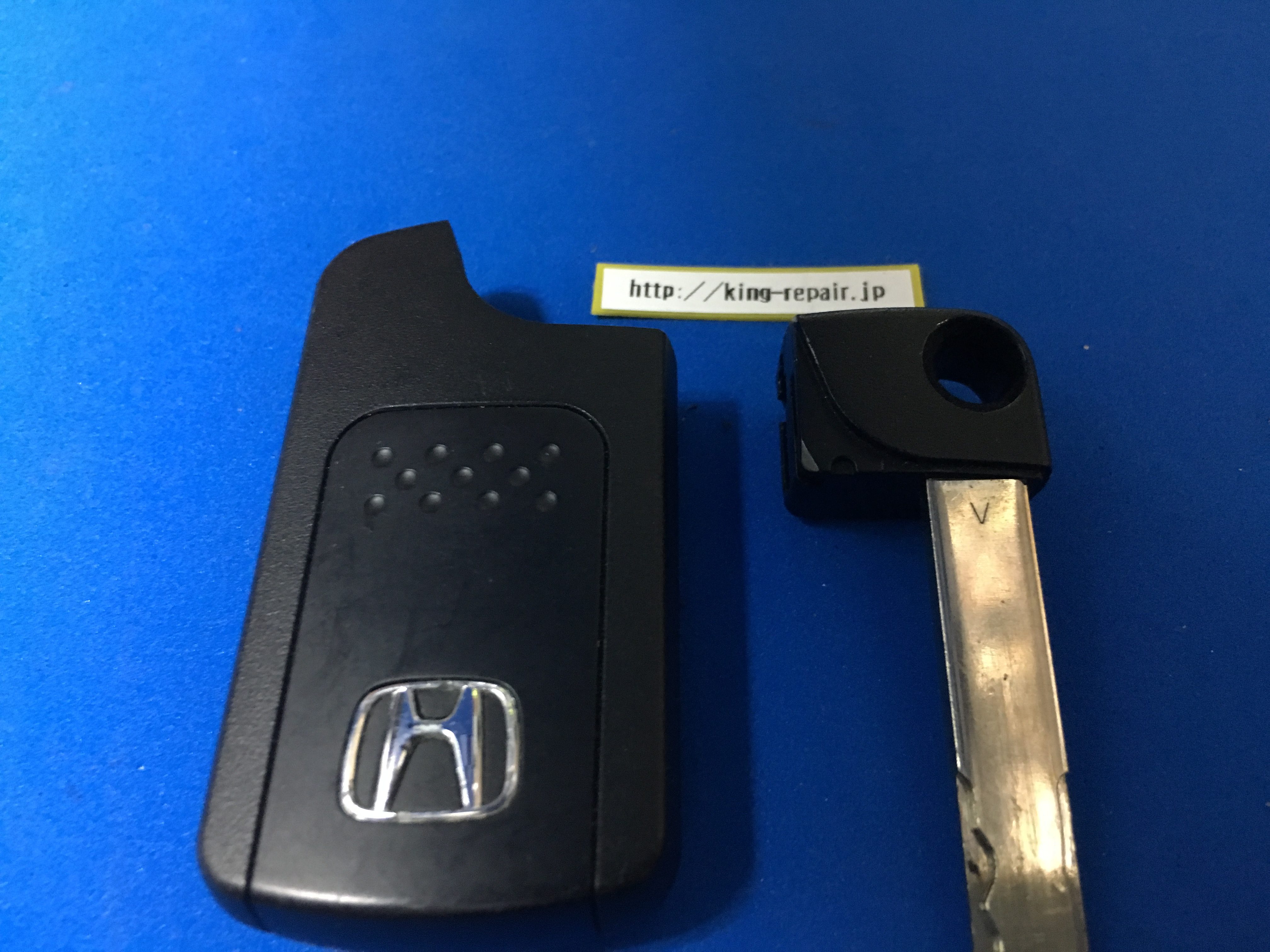 E5ABFB53-84D7-446B-9869-