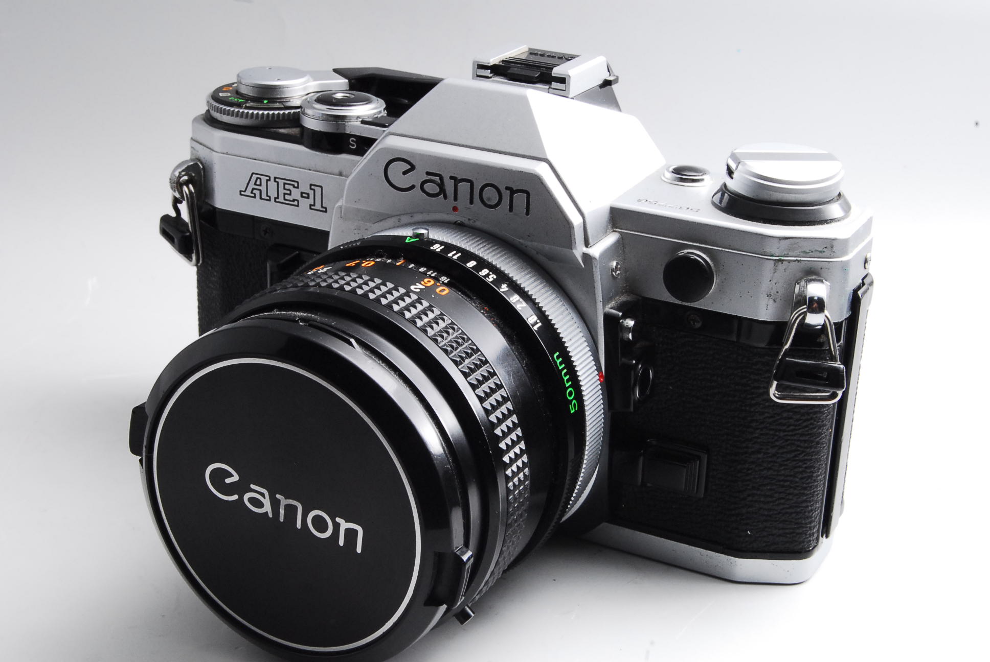 Canon AE-1カメラの基本的な操作方法と各種ダイヤルボタン類の役割