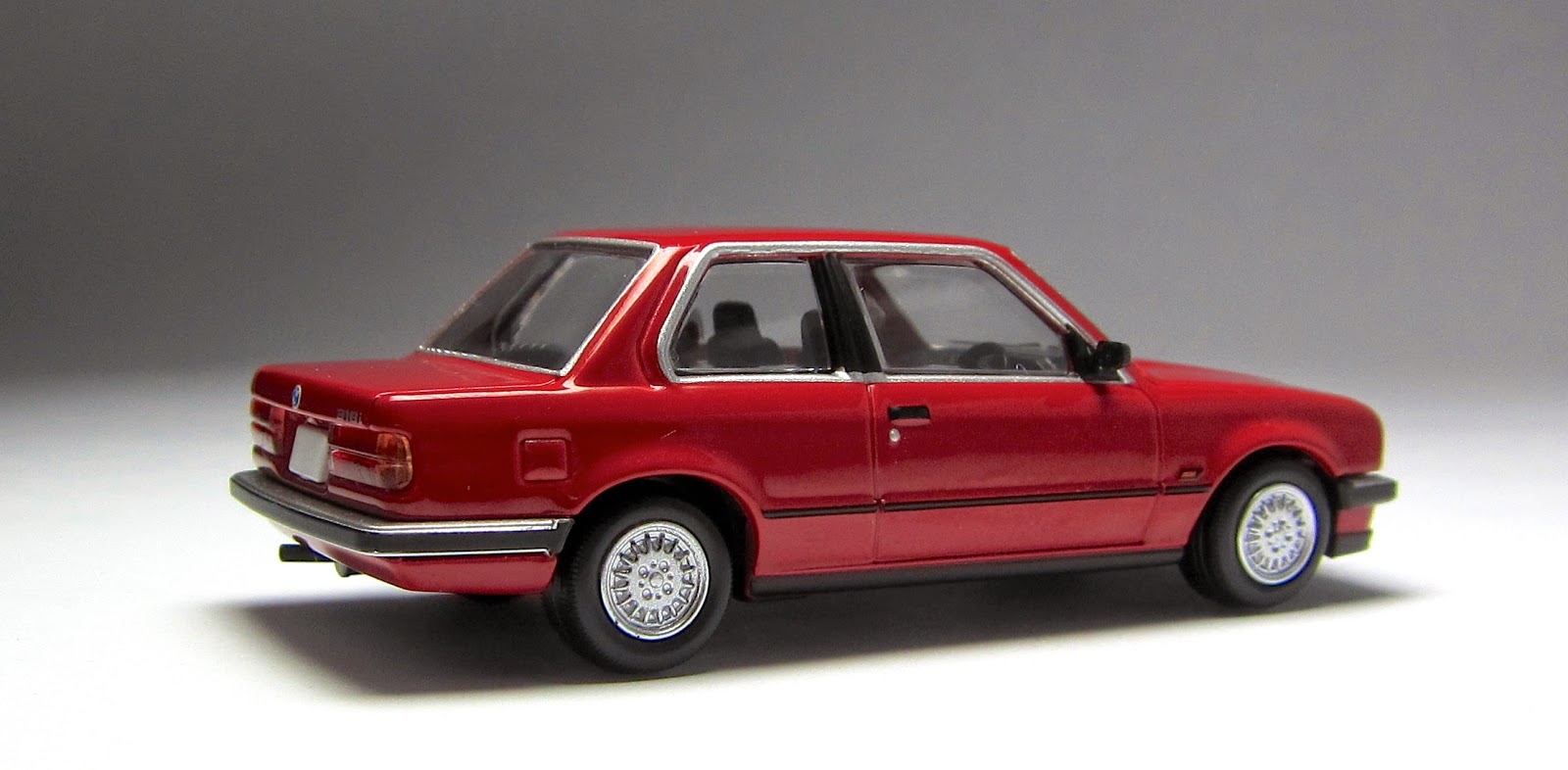 First Look: Tomica Limited Vintage Neo BMW 318i 2-door (E30) in