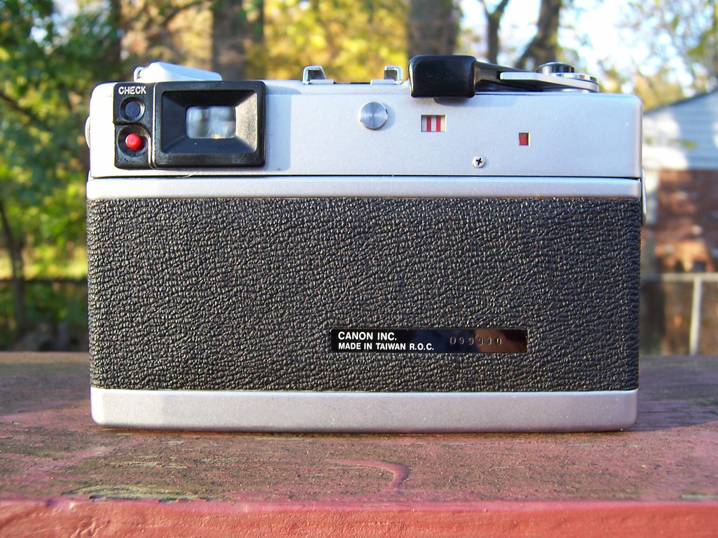 Canon Canonet QL17 G-III - Down the Road