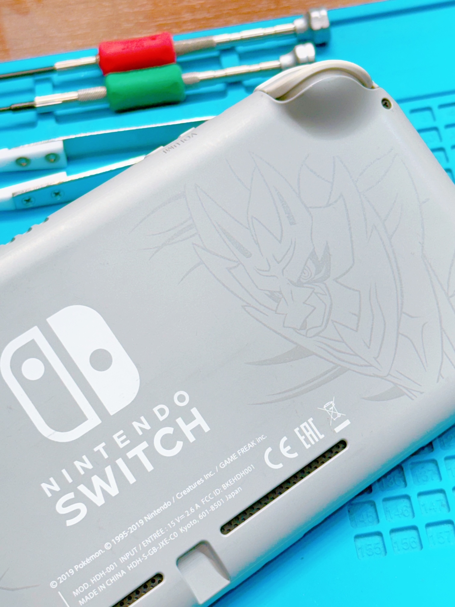 赤池店】Nintendo Switch Lite ザシアン・ザマゼンタの左スティック