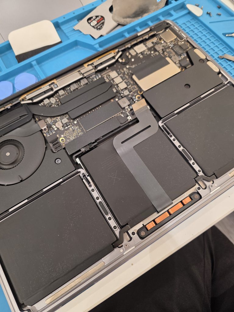 東郷店】MacBook Pro (13-inch, 2017, Thunderbolt 3ポートx 2)の