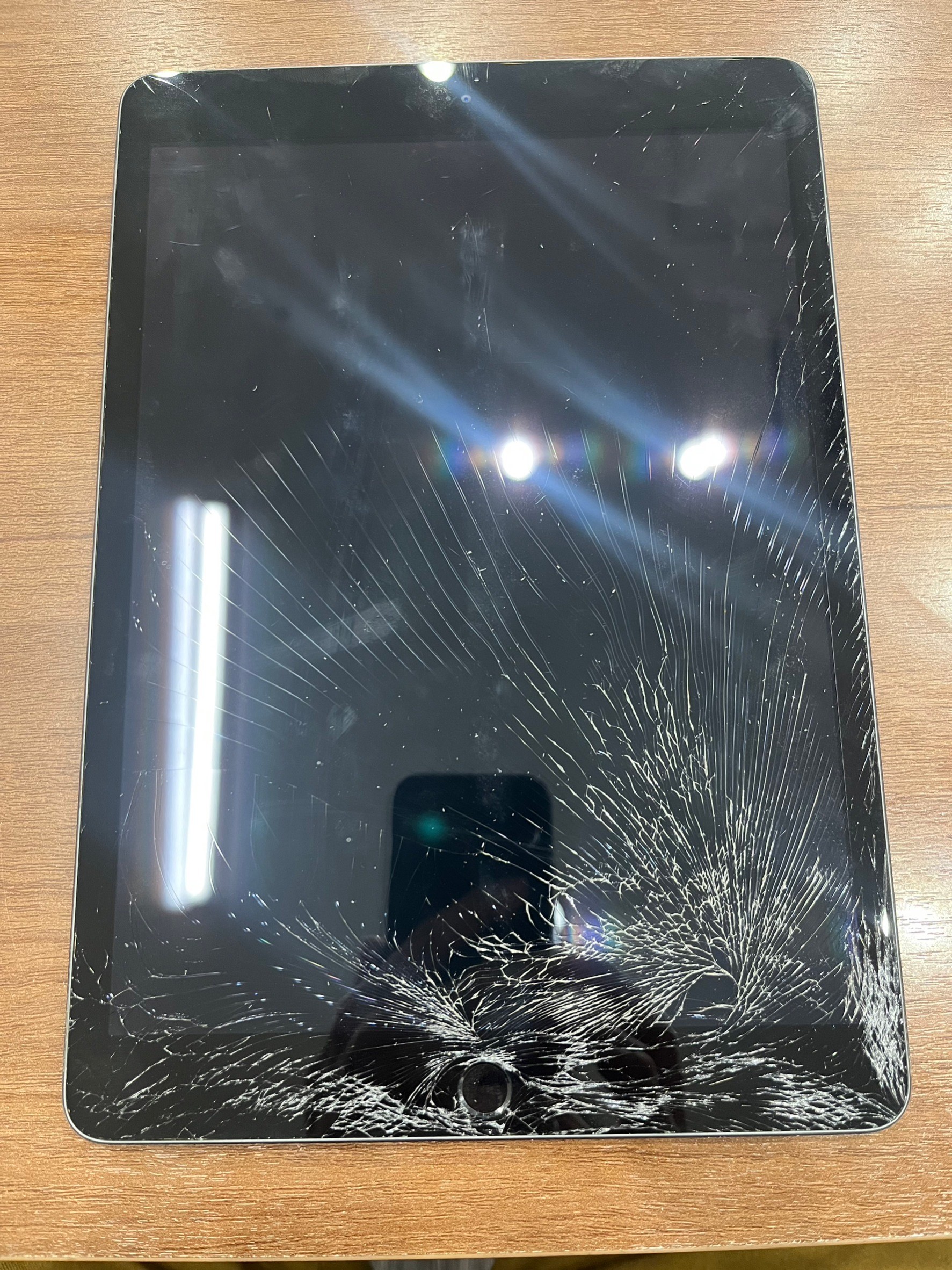 画面が割れたiPadの正しい対処方法と予防策とは！ | スマホ修理