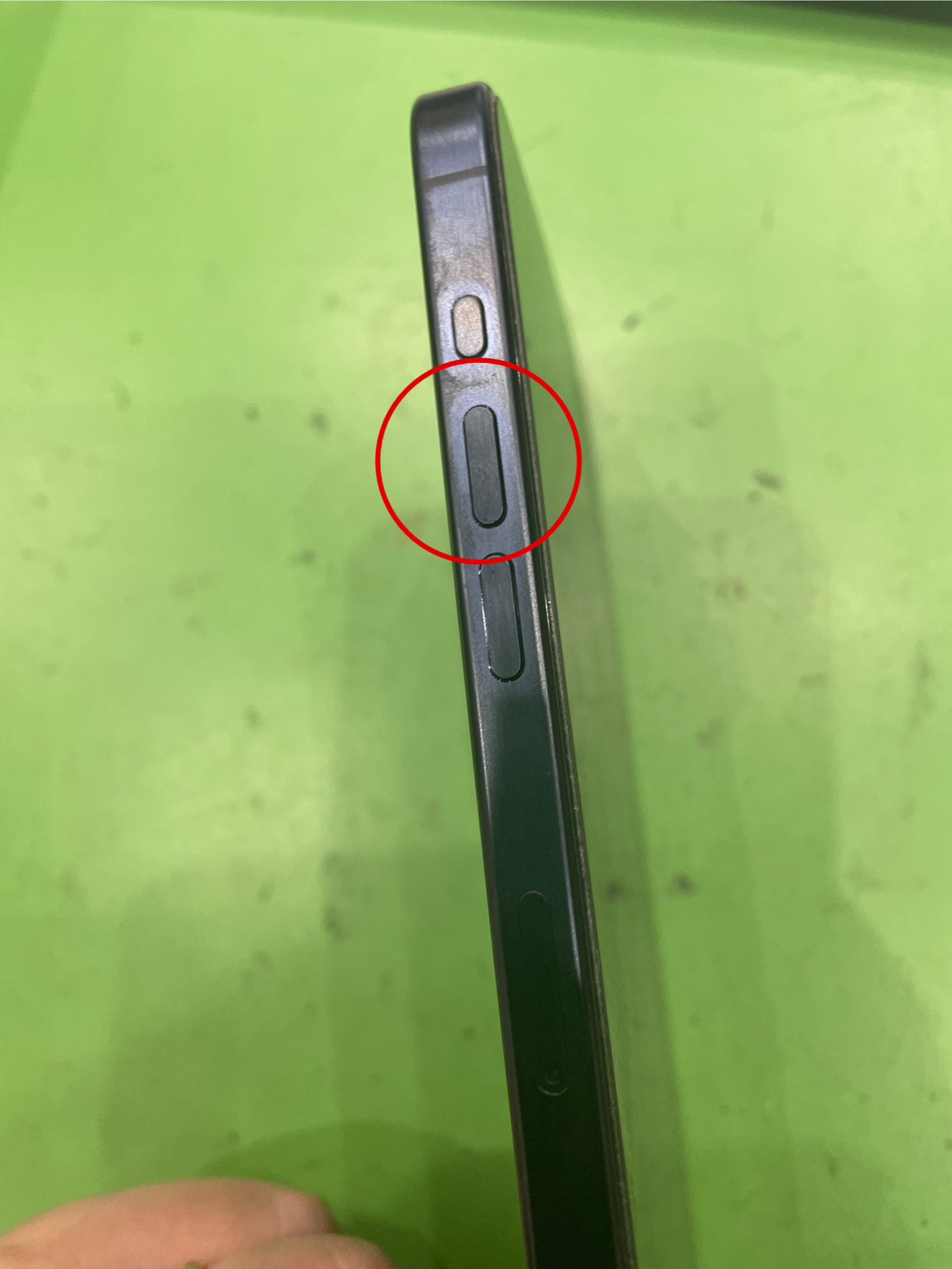 高知店】iPhone15ProMax音量ボタンの修理【いの町からのご来店