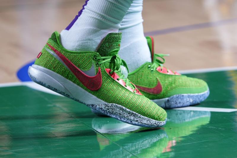 コラム】史上最高のクリスマス向けバスケットボールシューズ – SNEAKER