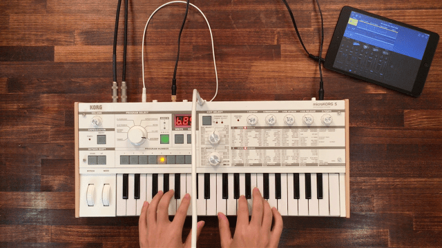 世界の定番シンセがスピーカー搭載でさらに手軽に！初めての一台に