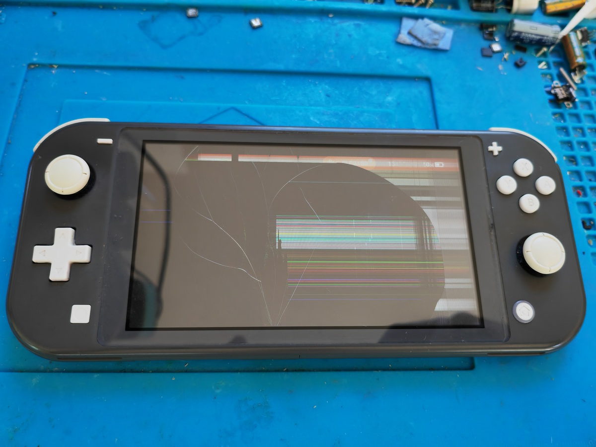 Nintendo Switch Liteの修理（液晶画面割れ破損修理・交換） | パソじゅく