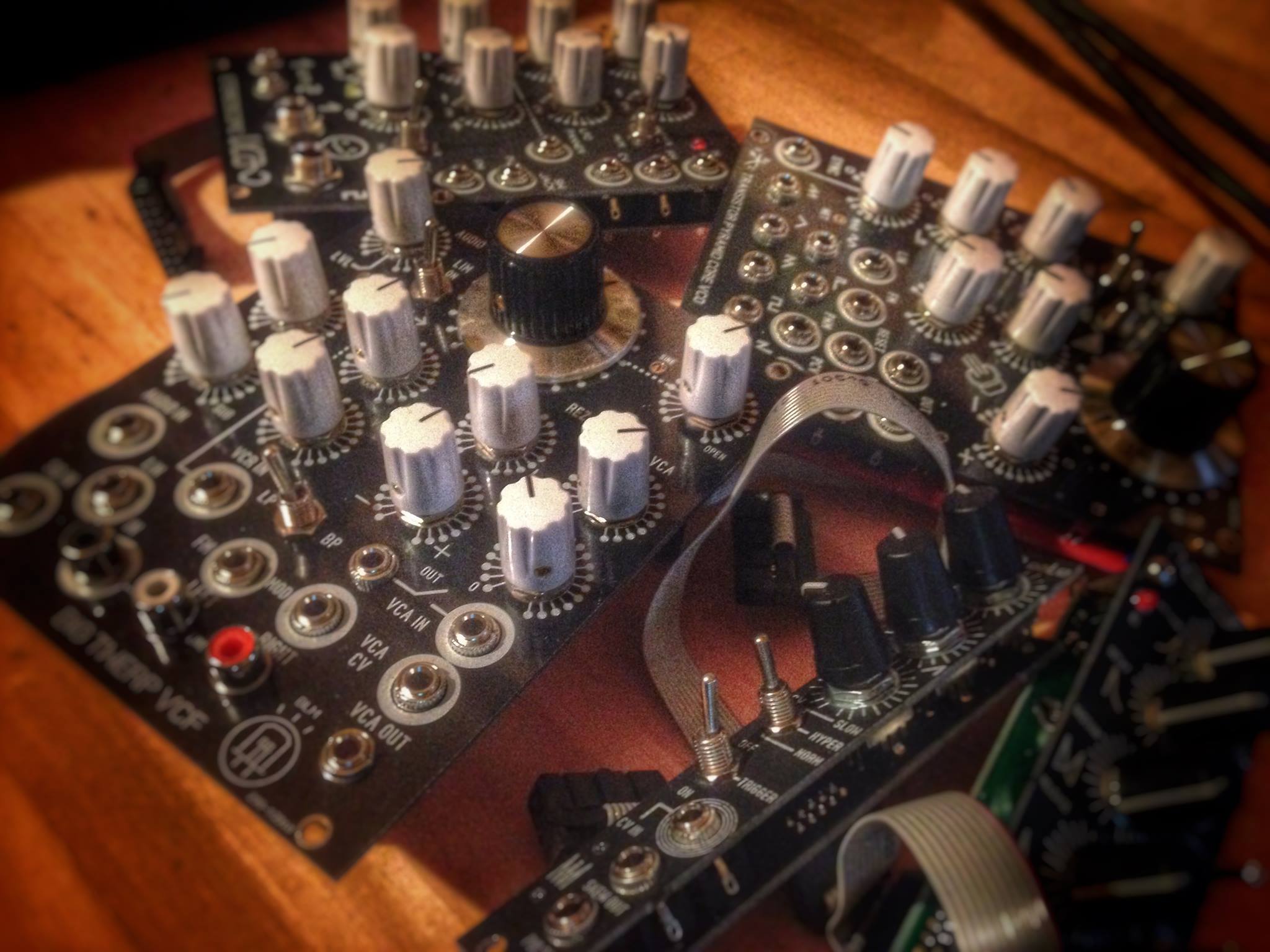 モジュラーシンセの選び方 – JunkYardMachineMusic