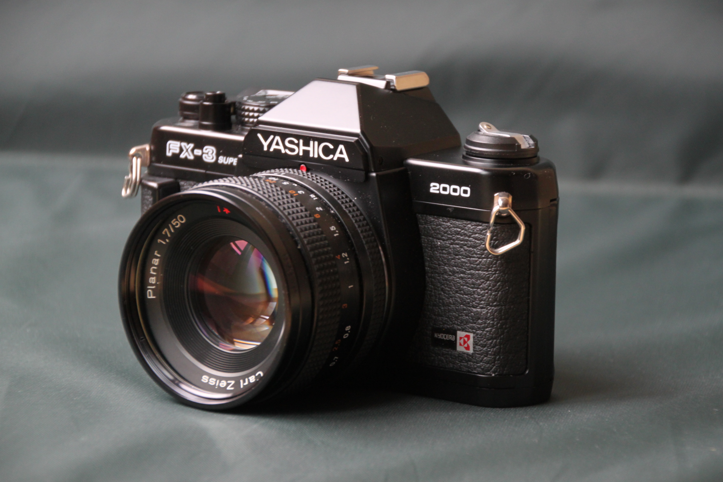 カメラ ヤシカ FX-3 Super 2000 – Towing Caravan with Land Rover