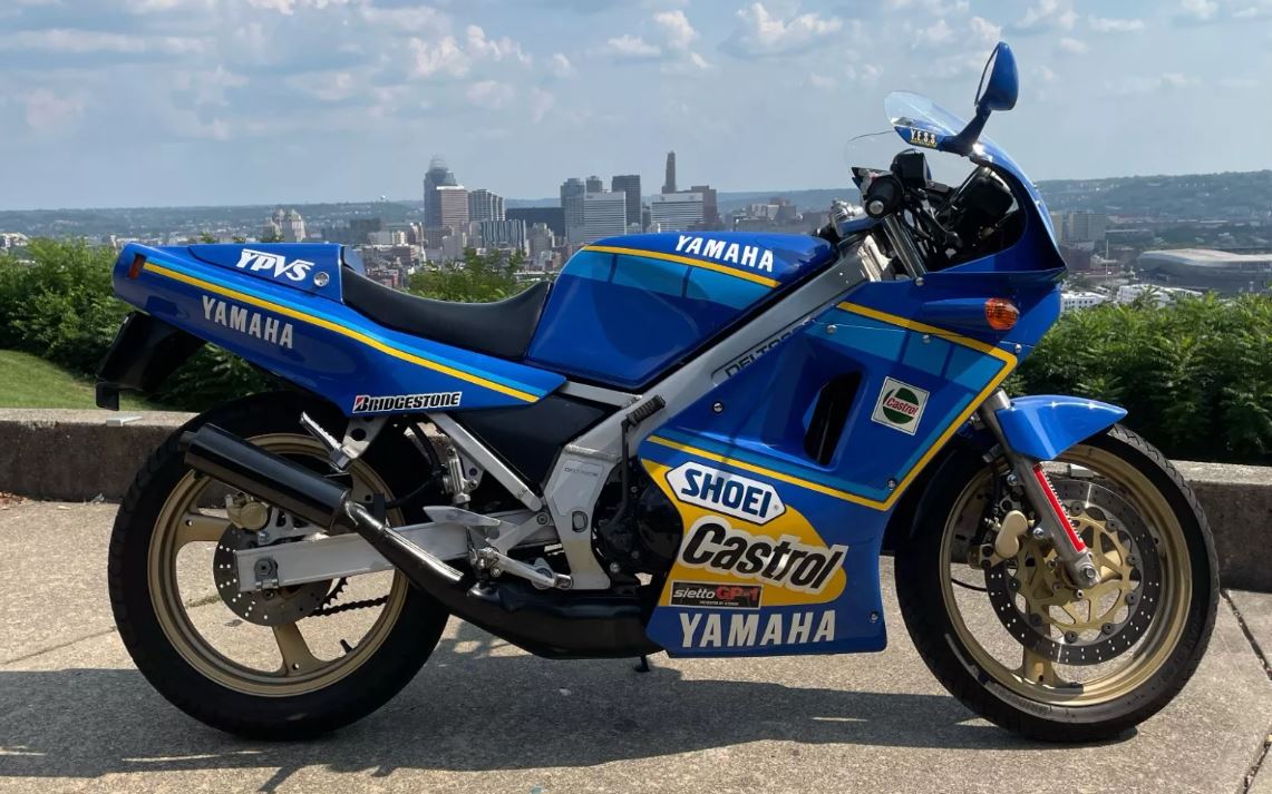 Yamaha-TZR250-1KT-Right-Side.