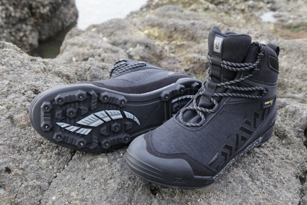 スタイリッシュなデザインの磯シューズはいかが？【磯や堤防からの