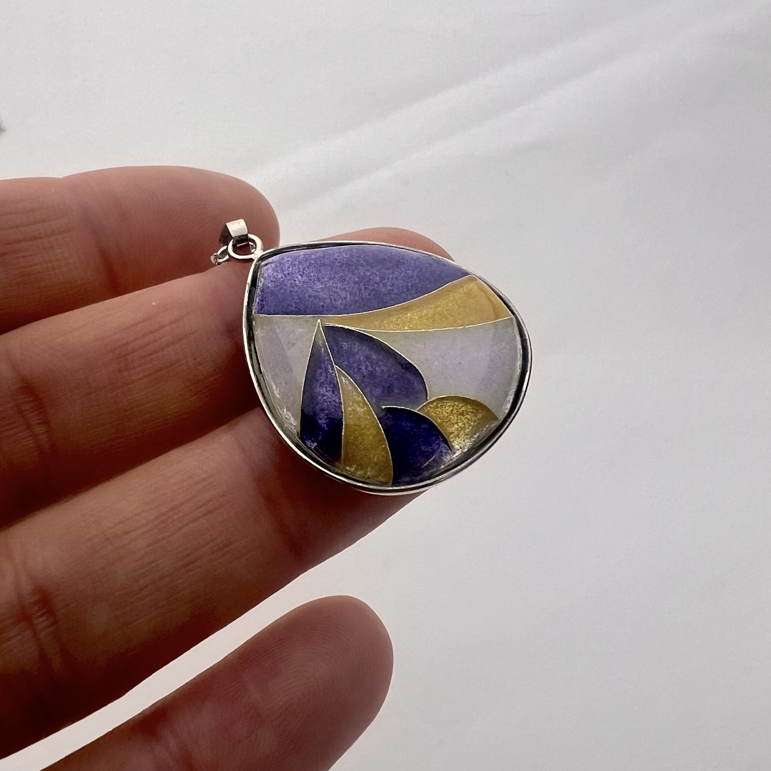 七宝焼ネックレス雫型《木の葉:紫黄》 – 田村七宝工芸 七宝焼窯元