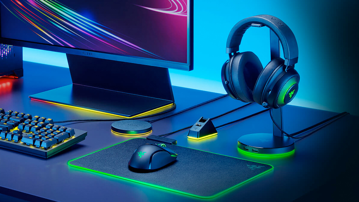 光る上にサウンドも良くなるヘッドホンスタンド型USBハブ「Razer Base