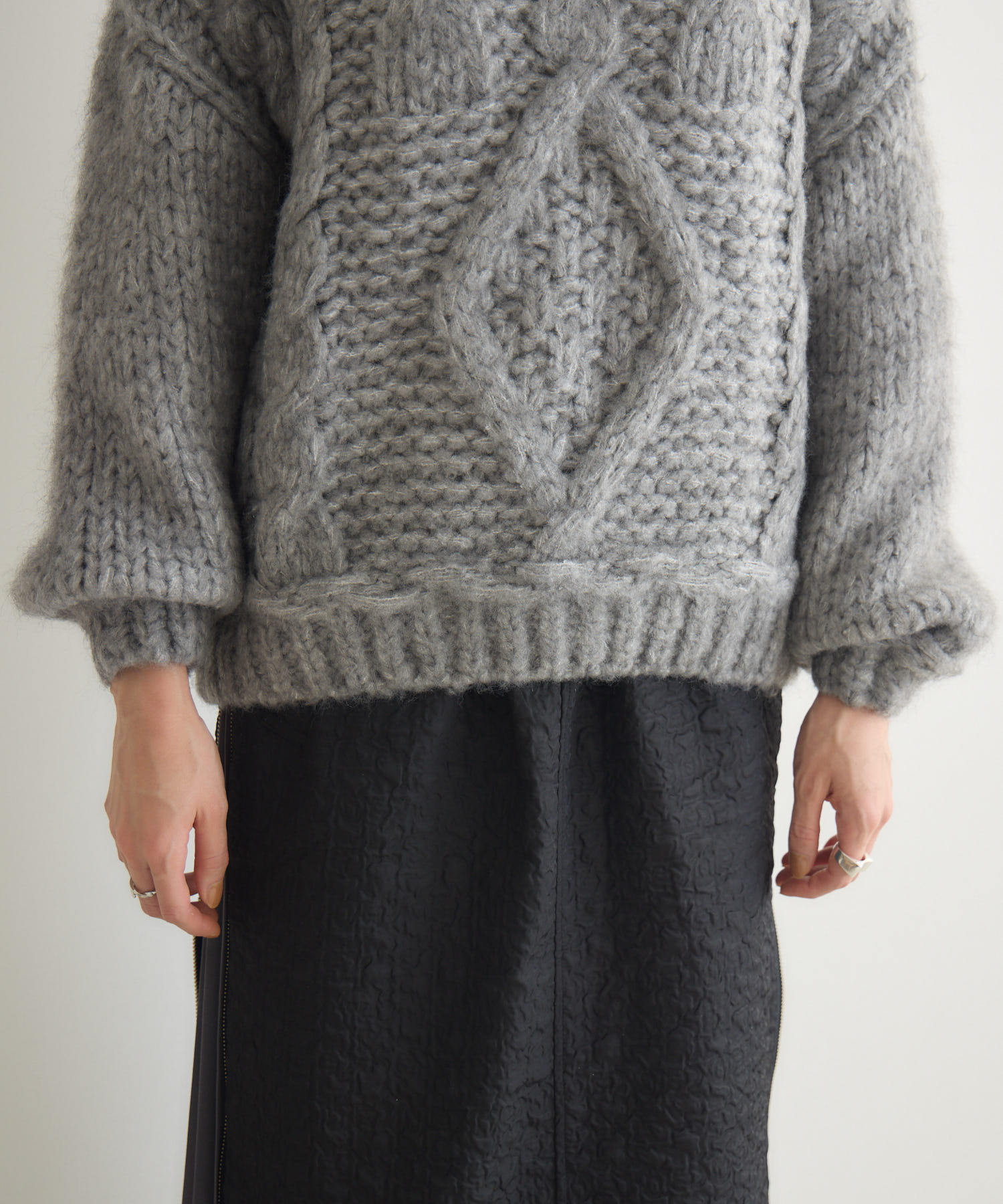 残りわずか】ふわふわローゲージケーブルニット | IKG crossing