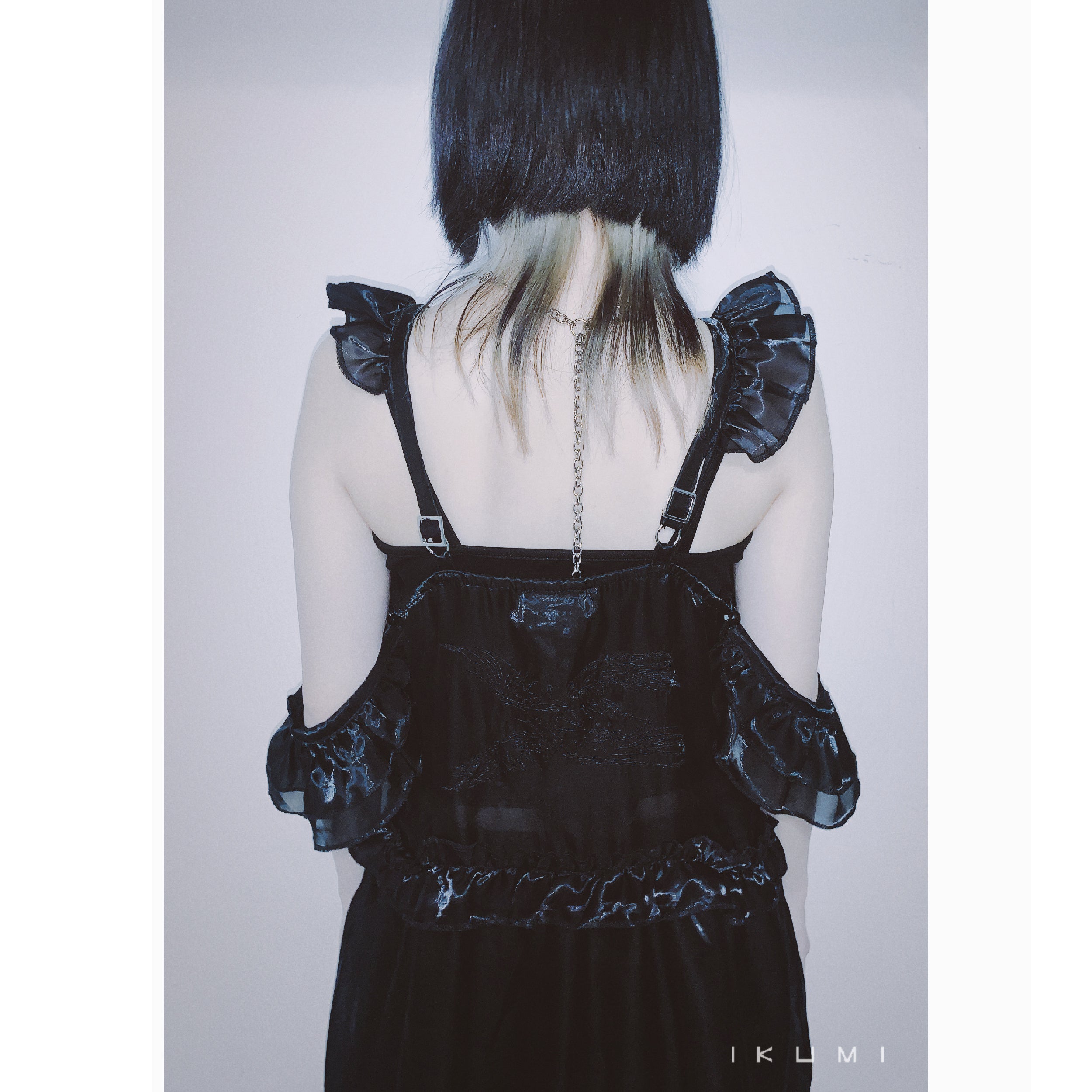 OFF SHOULDER SMOKE DRESS – IKUMI